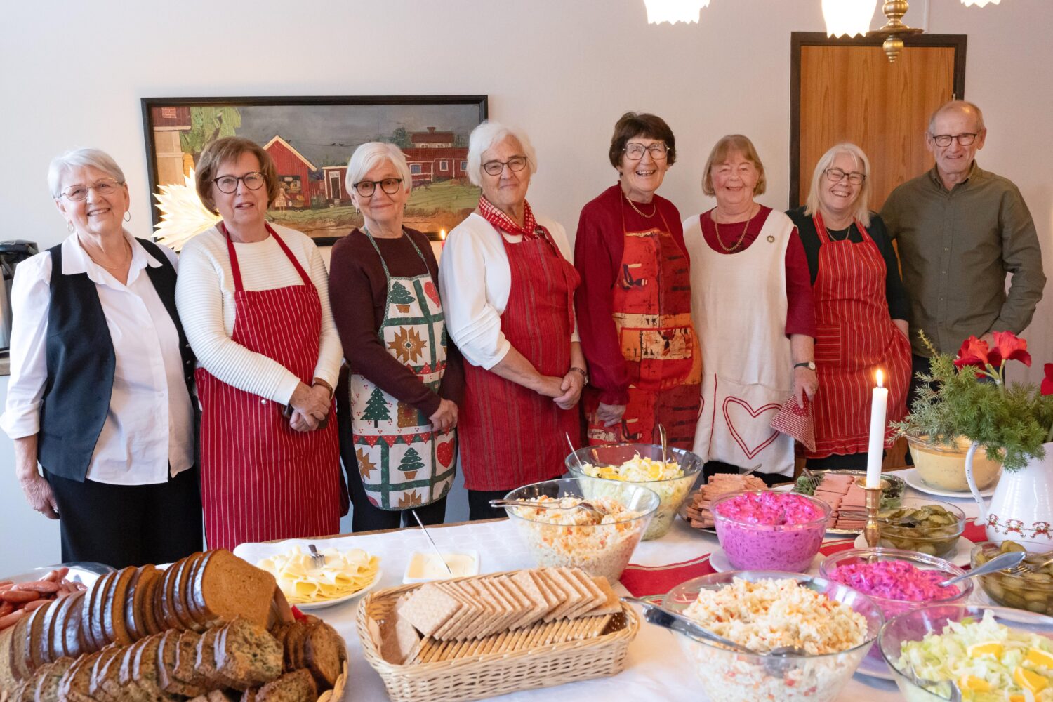 Volontärer i köket vid Julstugan i Missionskyrkan 22/11.